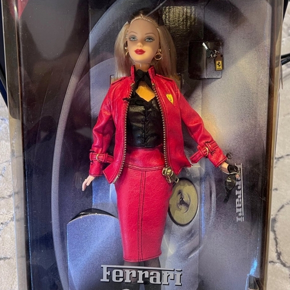 Barbie Ferrari Doll in Leather Suit Outfit Collector Edition 2000 Mattel 28534 - Picture 3 of 14